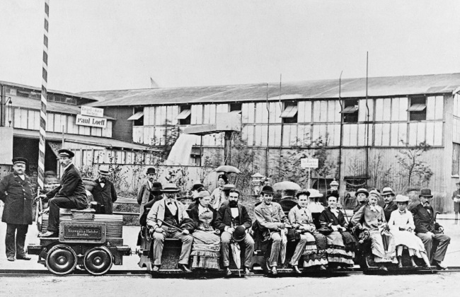 Die erste elektrische Eisenbahn. Bild: Siemens Historical Institute